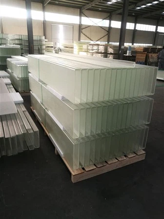 Arkitektonisk tempereret U -profilglas